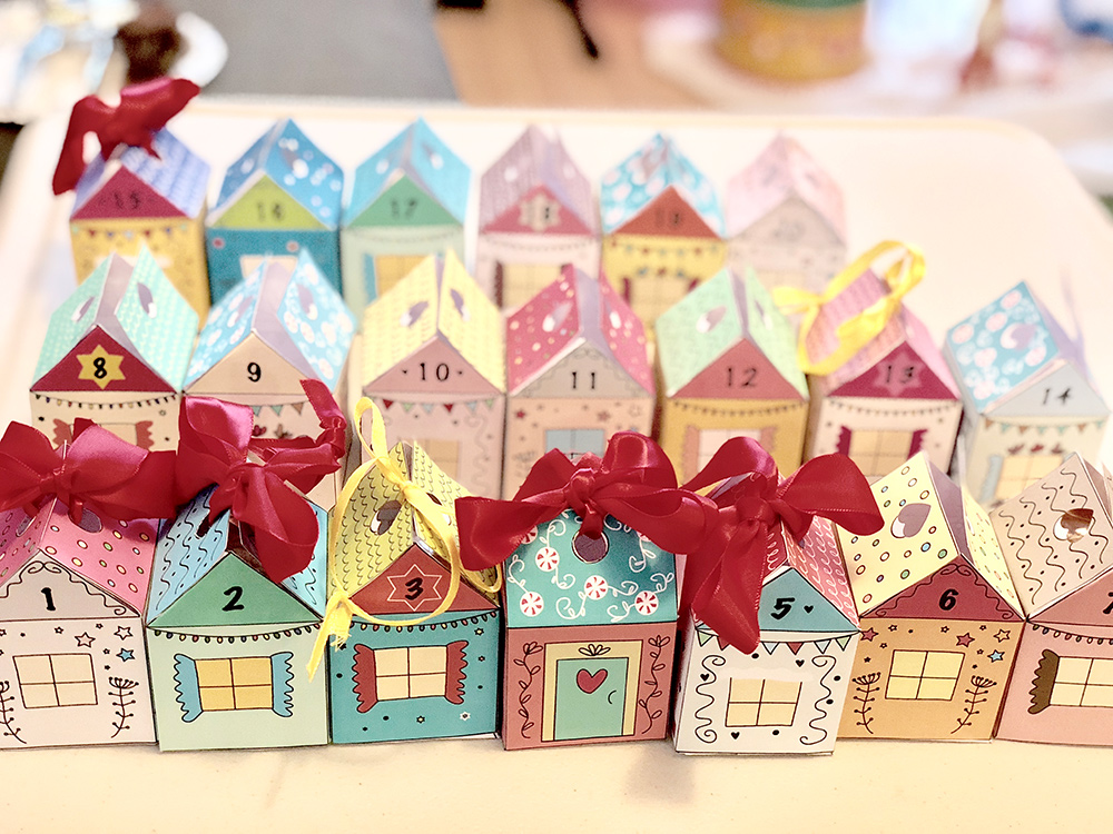 24 Christmas houses